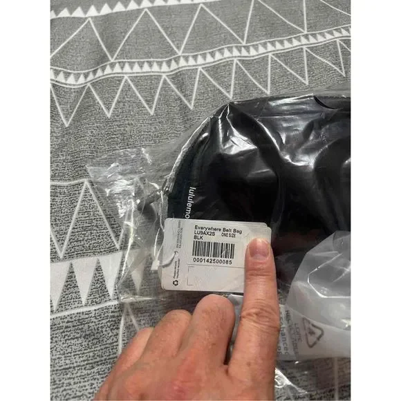 NWT Lululemon Everywhere Black Belt Bag
Sold Out Online - Picture 8 of 11